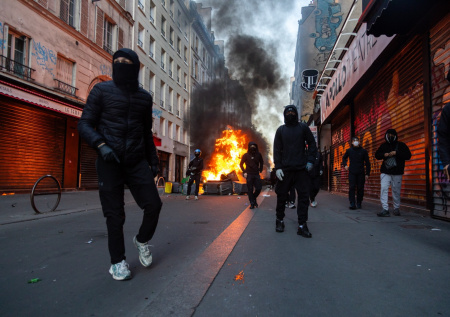Массовые беспорядки во Франции 19 октября: гнев Макрона, «русский след»