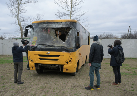 В Запорожской области отремонтируют попавшие под удар ВСУ школьные автобусы