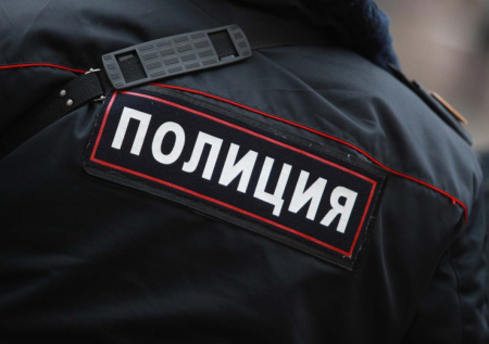 Неизвестный открыл стрельбу по автомобилю и скрылся