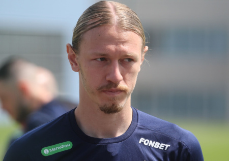 «Не на ребенка»: Сафонов проиграл битву за алименты через счет жены