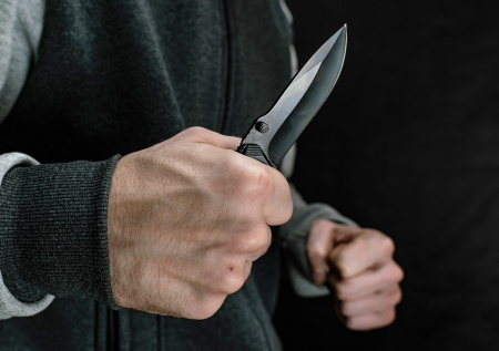 Украинец напал на сотрудника ТЦК с ножом и попытался задавить его машиной