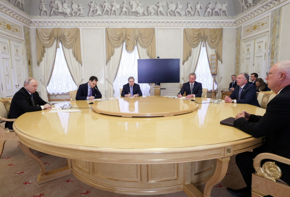 Встреча Владимира Путина и спецпосланника президента США Стива Уиткоффа (второй справа)
