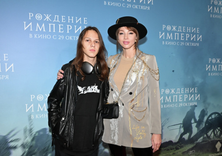 Диброва с сыном, Бикович, Шакуров: фото с премьеры драмы «Рождение Империи»