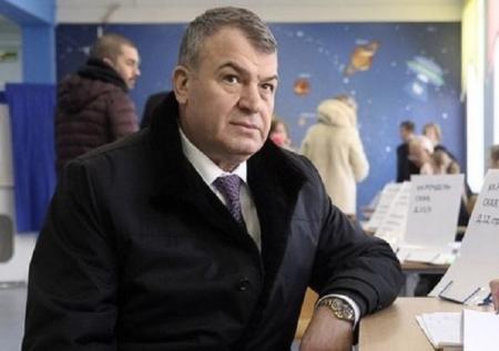 Сердюков и Васильева поделили знаменитую 15-комнатную квартиру