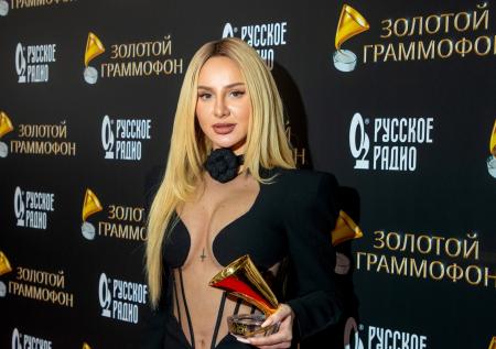 Раскрыты гонорары российских звезд за выступления в новогоднюю ночь
