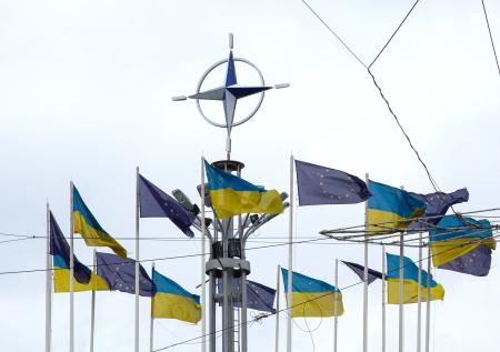 Россия потребует официального отказа от принятия Украины в НАТО