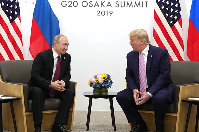 Президенты РФ и США Владимир Путин и Дональд Трамп