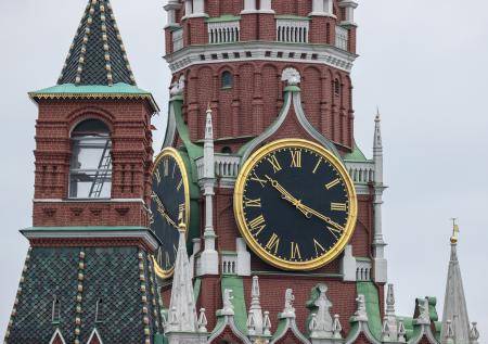 Сенатор рассказал о вреде перехода на зимнее и летнее время 