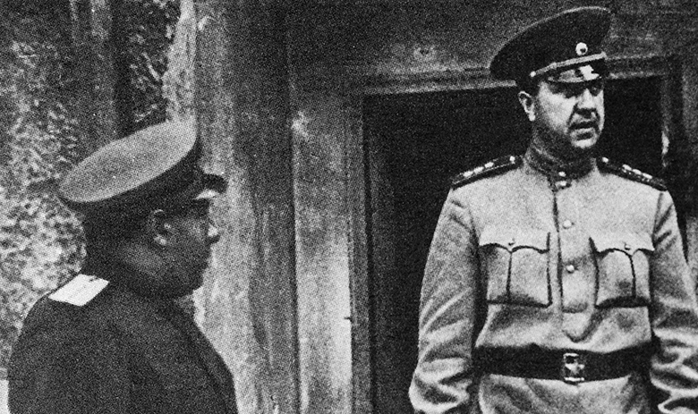 Начальник СМЕРШа Виктор Абакумов на фронте, 1945 год