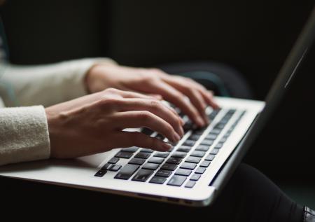 Россиянам объяснили, как добиться удаления недостоверной информации из Сети