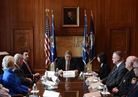Минюст США укусил себя за хвост