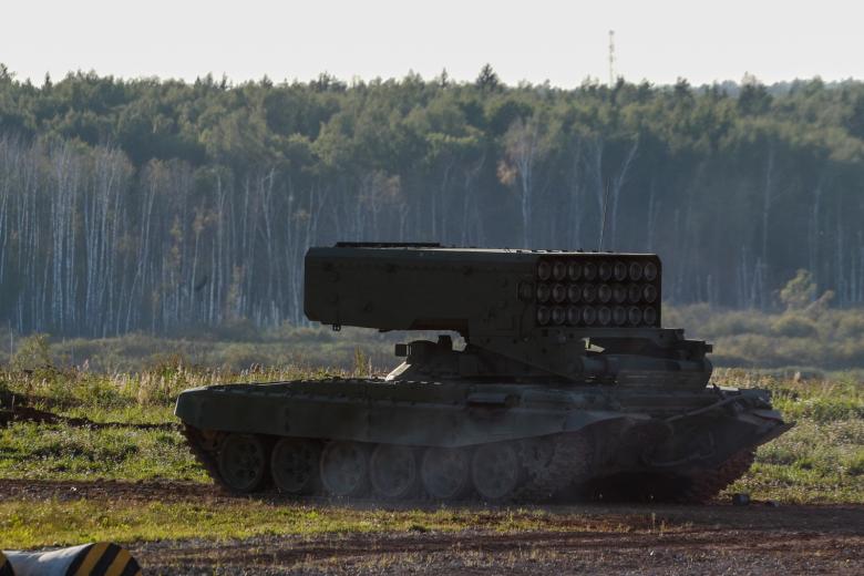 Боевая машина БМ-1 тяжелой огнеметной системы ТОС-1А «Солнцепек»