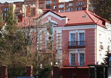 В Казахстане задумались об эвакуации сотрудников посольства на Украине