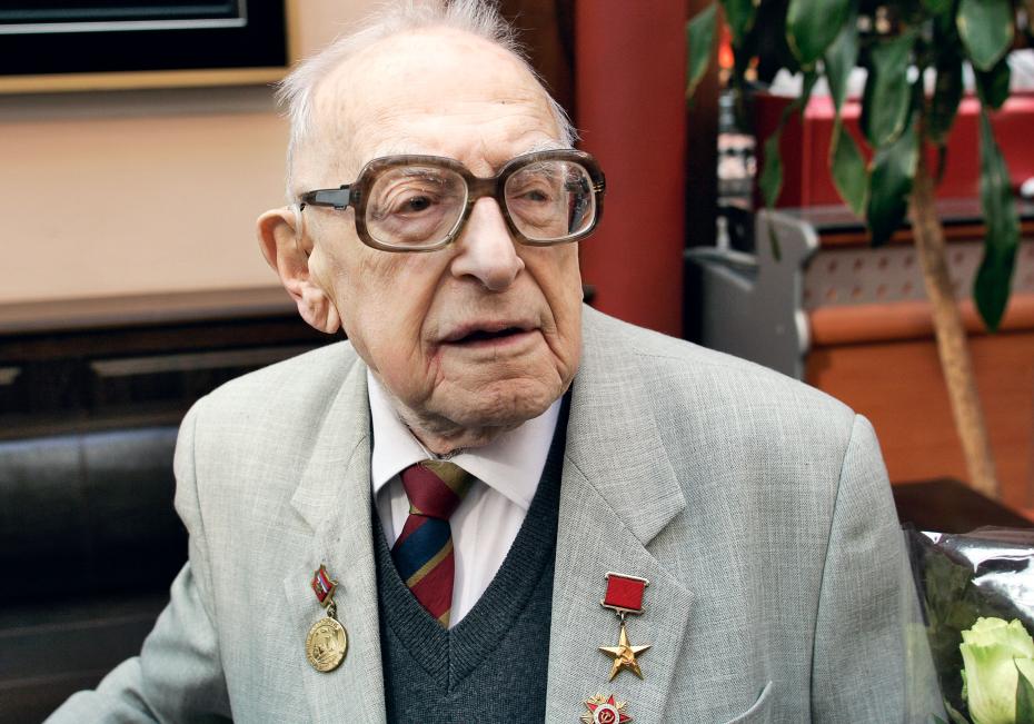 Борису Ефимову - 105 лет.
