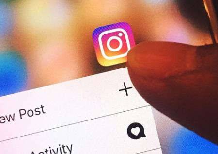 Instagram запретит увеличивать губы в приложении