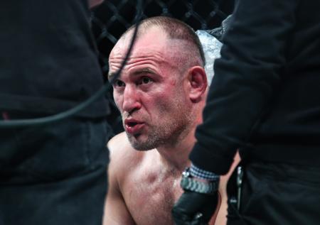Российского бойца Олейника исключили из рейтинга UFC