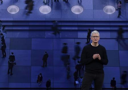 Тим Кук вступился за решение Apple об удалении гонконгского приложения