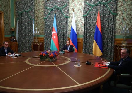 Лавров поставил войну в Карабахе на паузу