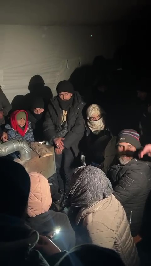 Ситуация около автомобильного пункта пропуска «Салла», где собрались несколько сотен человек в надежде пересечь границу РФ