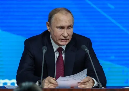 «Энергичнее, в другую сторону»: Путин раскрыл, какая власть нужна Украине