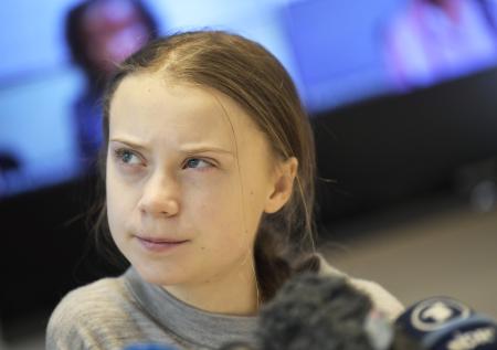 Пранкеры из России разыграли политика Сандерса от имени Греты Тунберг