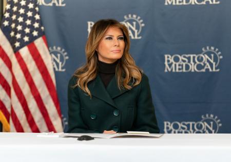 Мелания Трамп отказалась от досрочного голосования на выборах в США