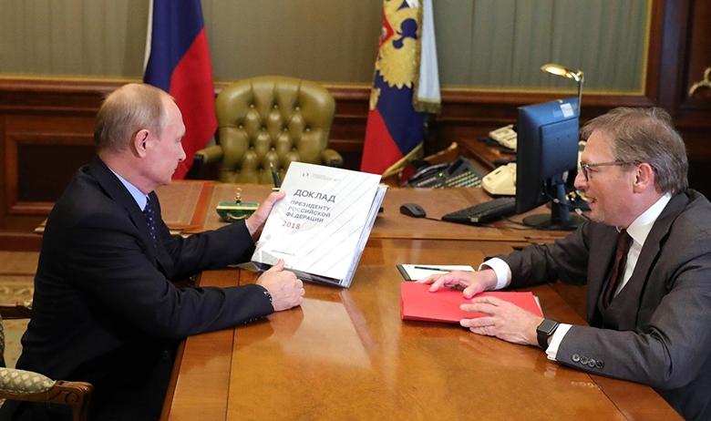 Президент России Владимир Путин и уполномоченный по защите прав предпринимателей Борис Титов
