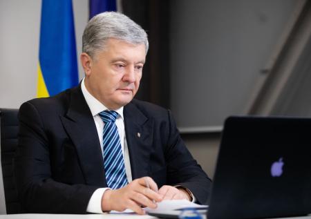 Порошенко отказался от политического убежища в России