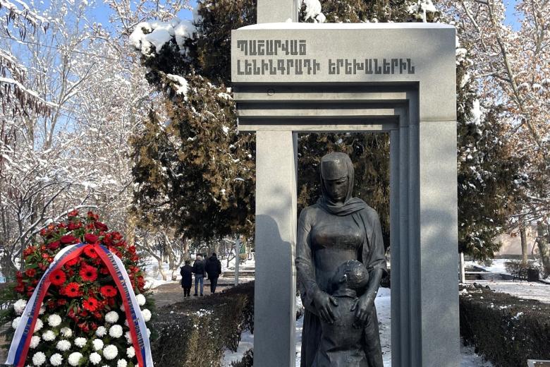 Памятник детям блокадного Ленинграда в Ереване