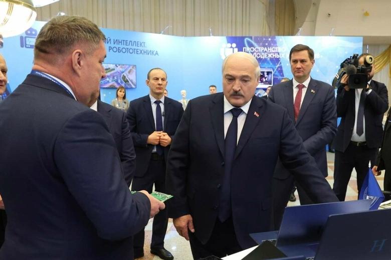 Александр Лукашенко посетил выставку научных достижений «Беларусь интеллектуальная»