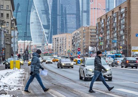 Россиянам назвали сумму компенсации за травмы во время гололедицы