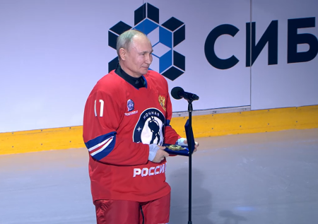 Путин вышел на лёд в матче Ночной хоккейной лиги в Сочи