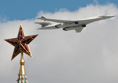 Ракетоносцы Ту-160 совершили 13-часовой полёт над Арктикой