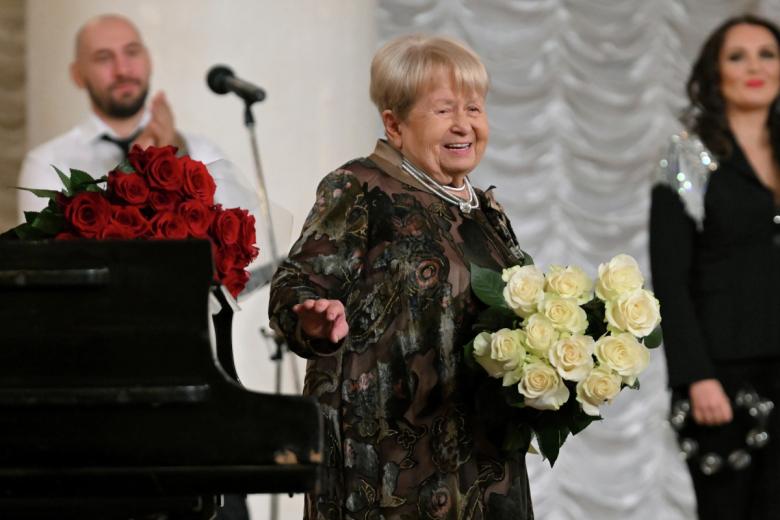 Александра Пахмутова