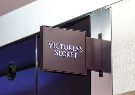 В Victoria's Secret назвали подпольную распродажу внутренним мероприятием