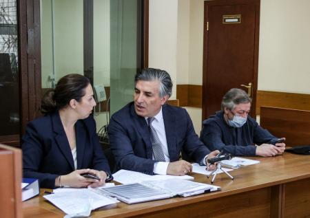 Адвокат Ефремова обвинил судью в заинтересованности и заявил её отвод