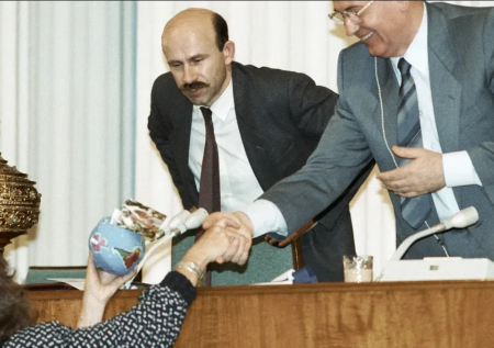 Помощник Горбачёва назвал фантазиями слова Руцкого о событиях 1991 года