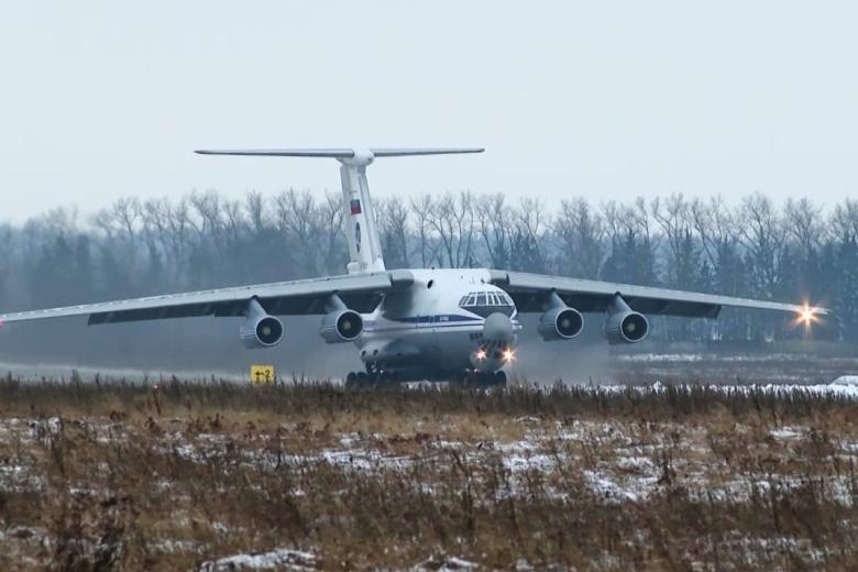 Самолёт Ил-76МД с военнослужащими Белоруссии - частью Коллективных миротворческих сил ОДКБ - на борту вылетает с аэродрома