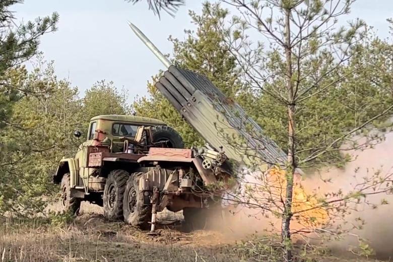 Работа реактивной системы залпового огня (РСЗО) «Град»