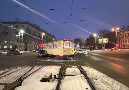 Трамвай на полном ходу сбил пешехода в Челябинске