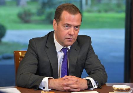Медведев пригрозил Западу ответом за отказ от экономических ценностей