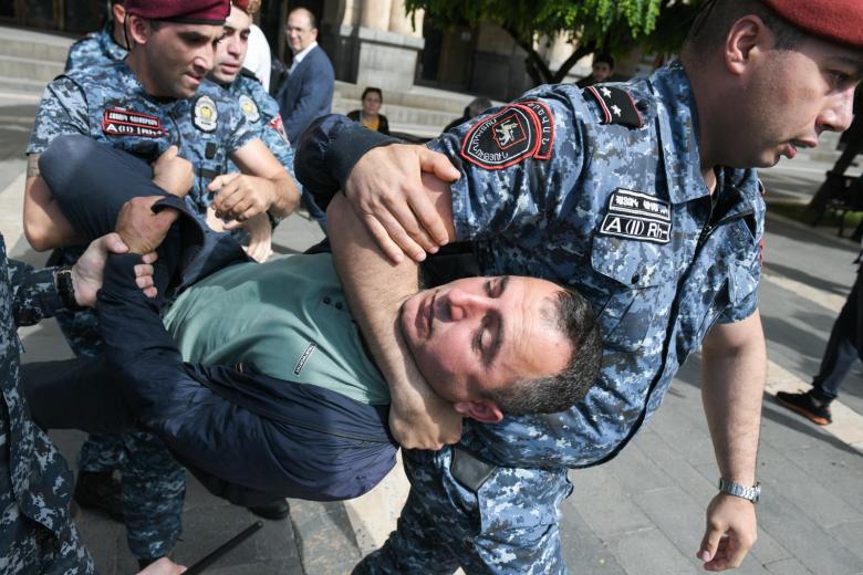 Задержания участников акций протеста в Ереване
