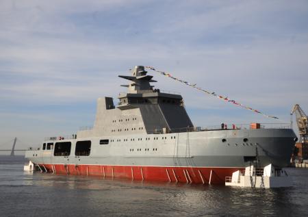 Уникальный боевой ледокол «Иван Папанин» спустили на воду в Петербурге