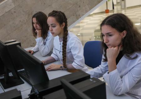 Из-за пандемии число желающих поступить в медвузы вырастет