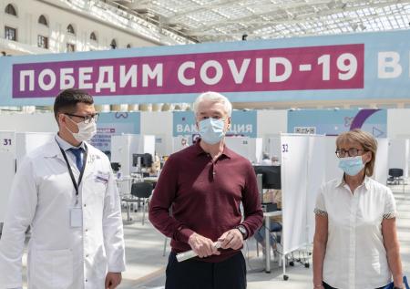 Собянин поощрит бизнес за вакцинацию сотрудников