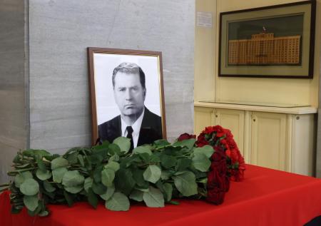 Владимира Жириновского похоронили на Новодевичьем кладбище