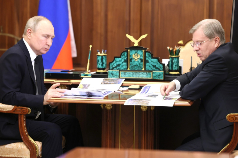 Владимир Путин и Виталий Савельев