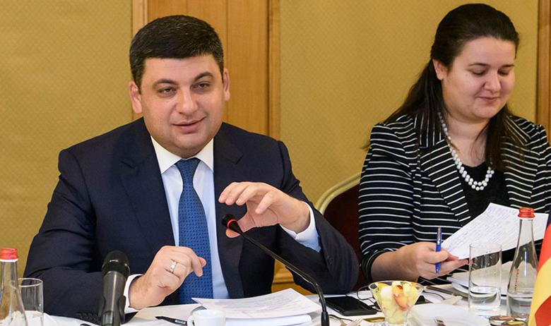 Премьер-министр Украины Владимир Гройсман и Оксана Маркарова