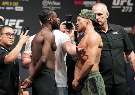 Стерлинг победил Петра Яна и защитил титул чемпиона UFC