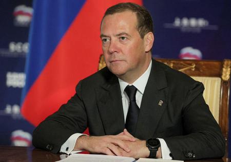 Медведев признал возможным отключение РФ от Интернета